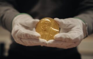 Nobeli preemia medal. © Nobel Prize Outreach. Photo: Clément Morin. (allikas: https://www.nobelprize.org/prizes/medicine/)
