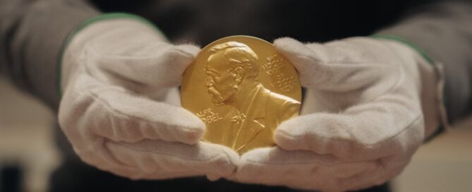 Nobeli preemia medal. © Nobel Prize Outreach. Photo: Clément Morin. (allikas: https://www.nobelprize.org/prizes/medicine/)