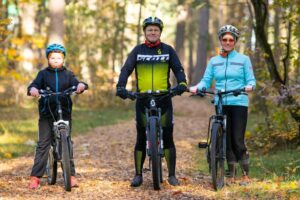 AKTIIVNE PERE: Eero, Kristel ja pesamuna Andreas aastal 2021.(RENE SUURKAEV)