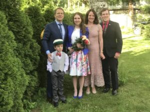 PEREPILT AASTAST 2017: Tütar Anna-Liisa keskkooli lõpetamine. Andreas, Eero, Anna-Liisa, Kristel ja Jürgen Merilind.
(ERAKOGU)