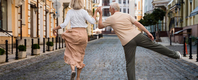 Õnnelik vanemaealine paar(Foto: Freepik)