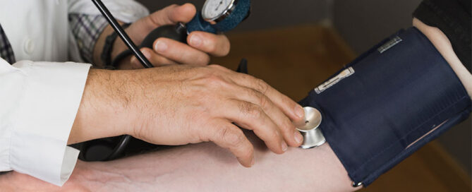 Vererõhu mõõtmine (Foto: Freepik)